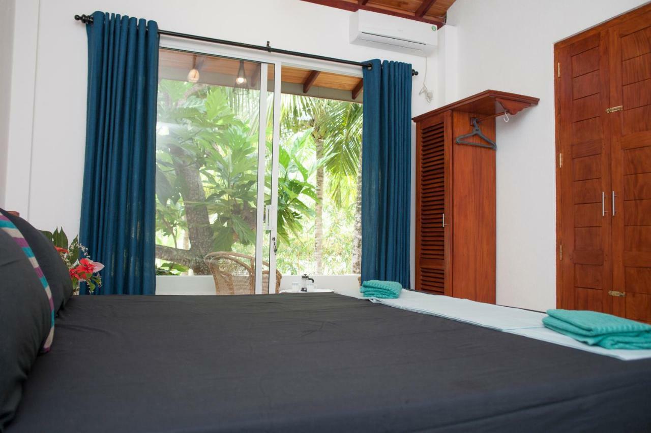 Alvas House Hotel ฮิกคาดูวา ภายนอก รูปภาพ