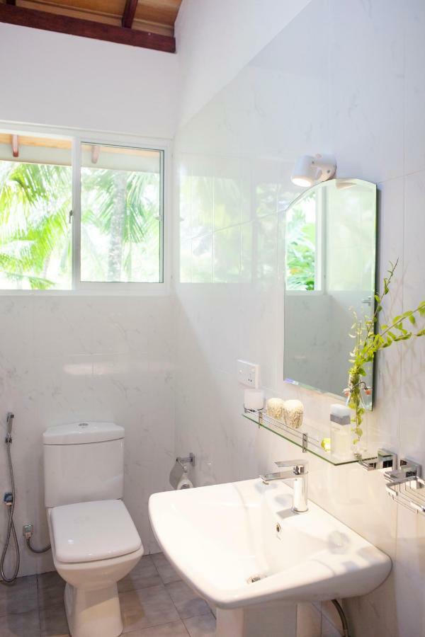 Alvas House Hotel ฮิกคาดูวา ภายนอก รูปภาพ