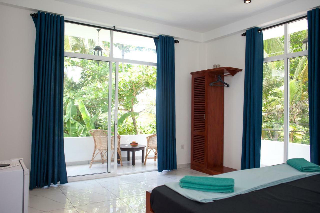 Alvas House Hotel ฮิกคาดูวา ภายนอก รูปภาพ